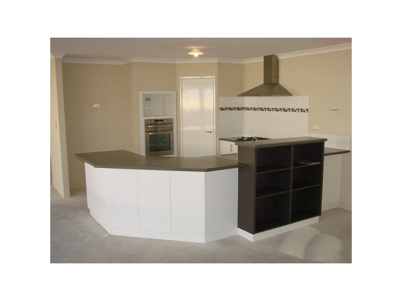 7 Rayner Promenade, Lakelands WA 6210