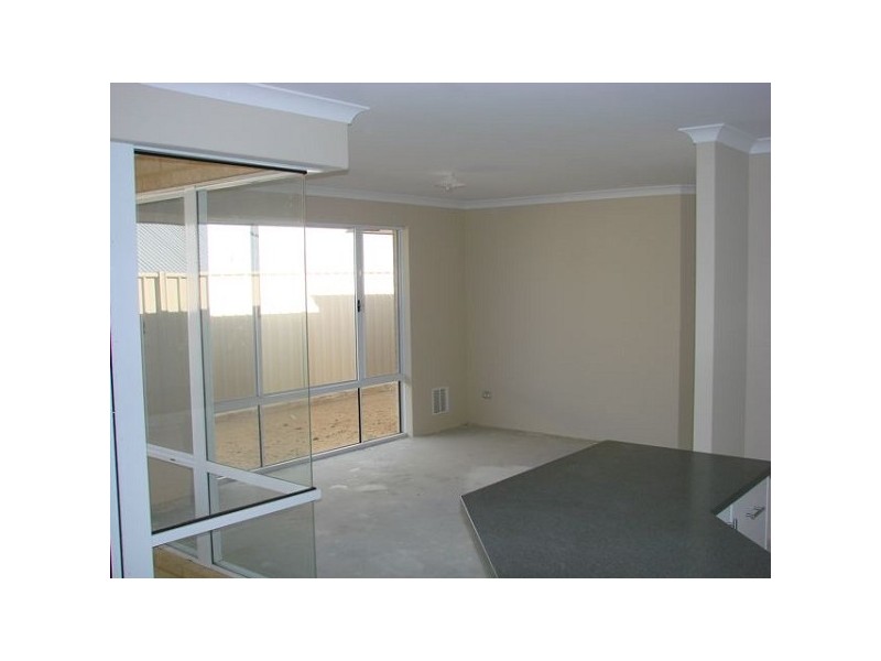 7 Rayner Promenade, Lakelands WA 6210