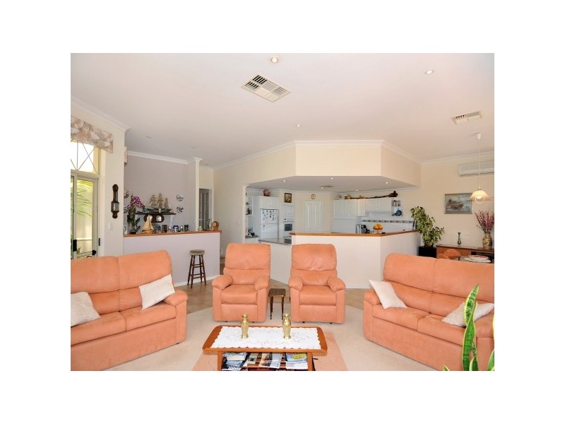 41 Cambria Island Retreat, Halls Head WA 6210