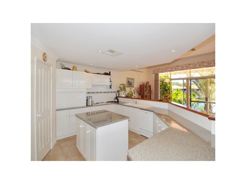 41 Cambria Island Retreat, Halls Head WA 6210