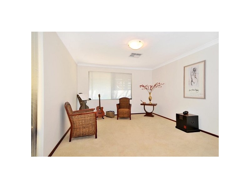 40 Hanson Way, Dudley Park WA 6210
