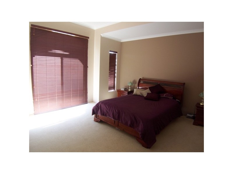 18 Ravendale Drive, Dudley Park WA 6210