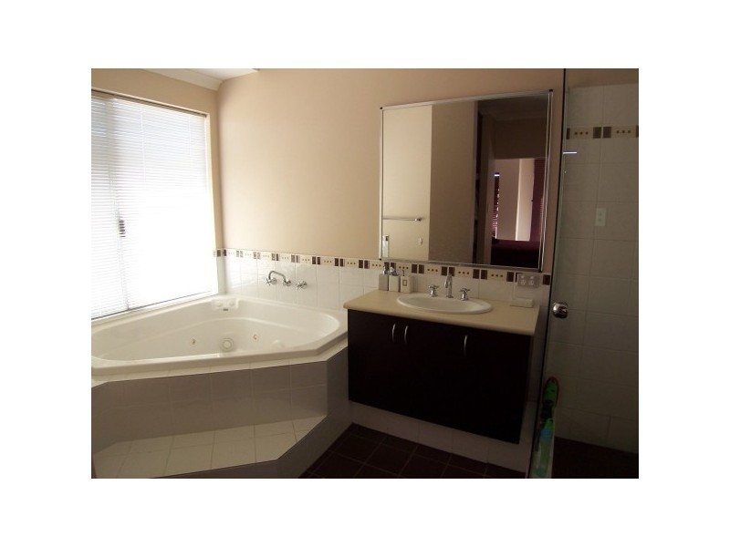 18 Ravendale Drive, Dudley Park WA 6210