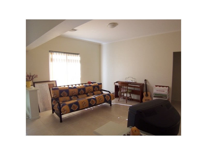 79 Oaklands Avenue, Halls Head WA 6210