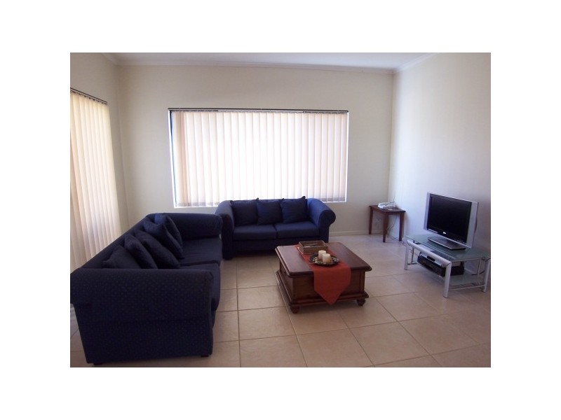 79 Oaklands Avenue, Halls Head WA 6210