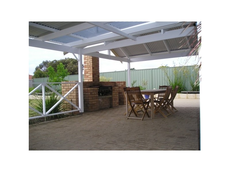 6 Oleander Place, Halls Head WA 6210