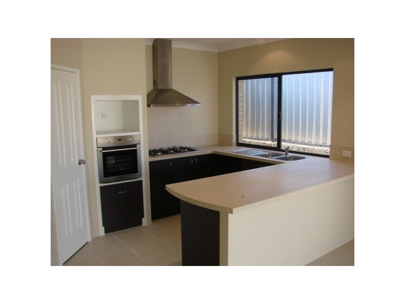 4 Inwood Lane, Meadow Springs WA 6210