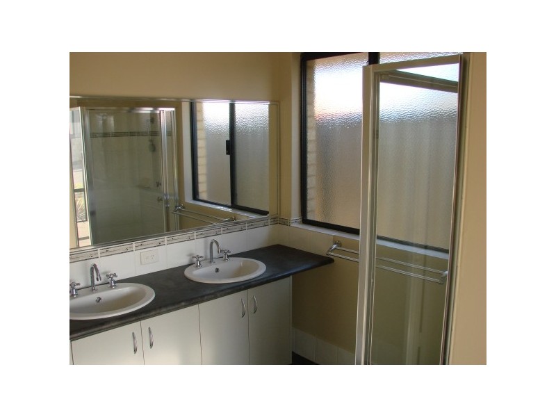 4 Inwood Lane, Meadow Springs WA 6210