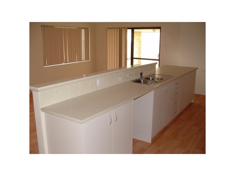 8 Lismore Ridge, Lakelands WA 6210