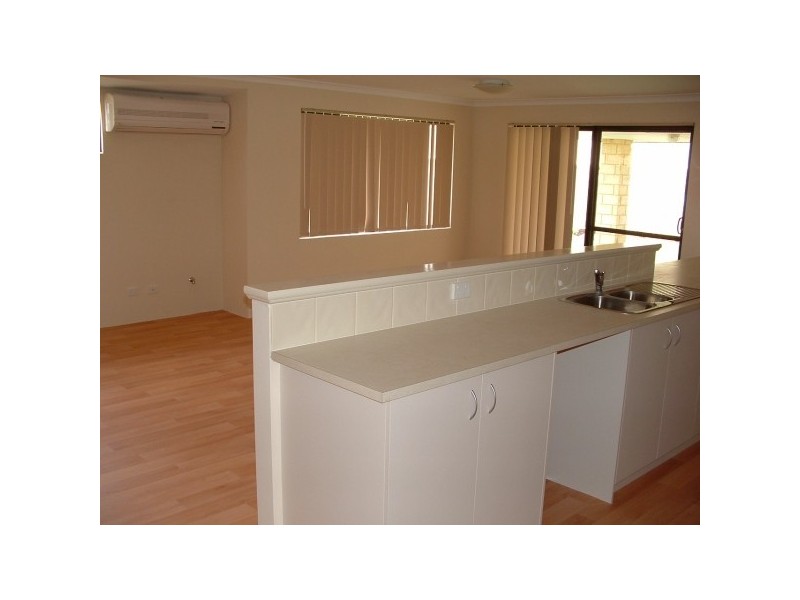 8 Lismore Ridge, Lakelands WA 6210