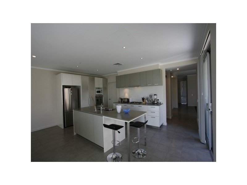 3 Oregon Court, Meadow Springs WA 6210