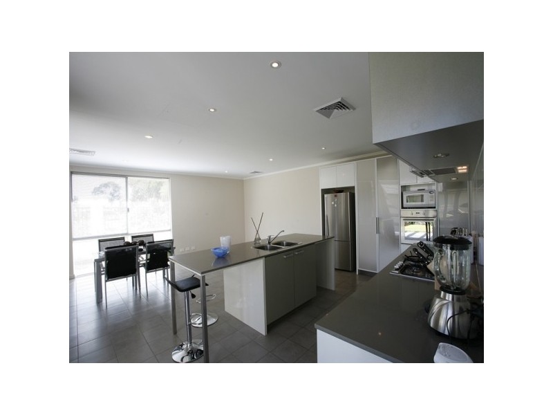 3 Oregon Court, Meadow Springs WA 6210