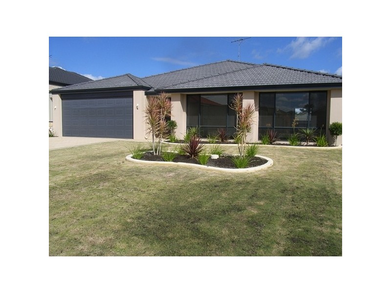 4 Inwood Lane, Meadow Springs WA 6210