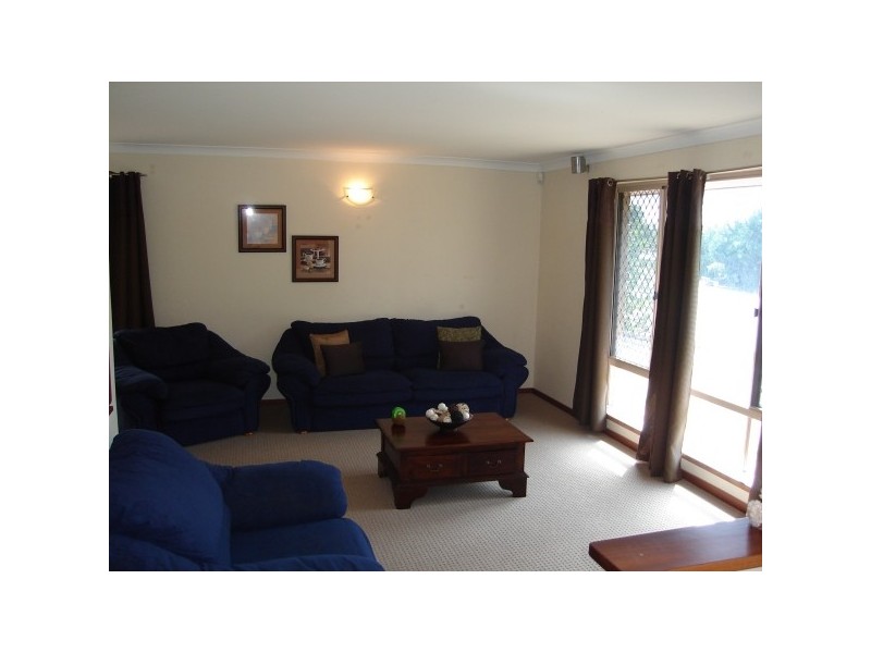 13 Honeysuckle Ramble, Halls Head WA 6210