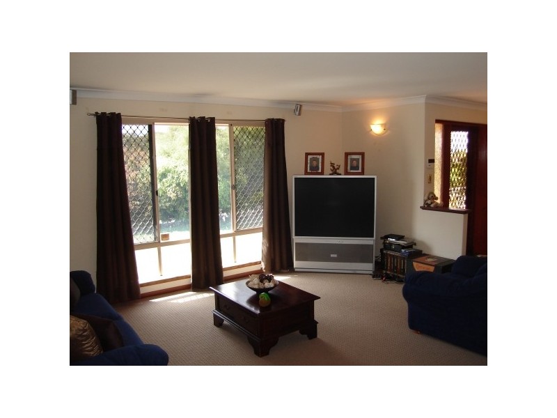 13 Honeysuckle Ramble, Halls Head WA 6210