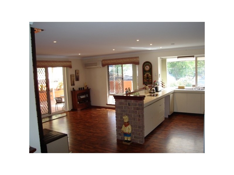 13 Honeysuckle Ramble, Halls Head WA 6210