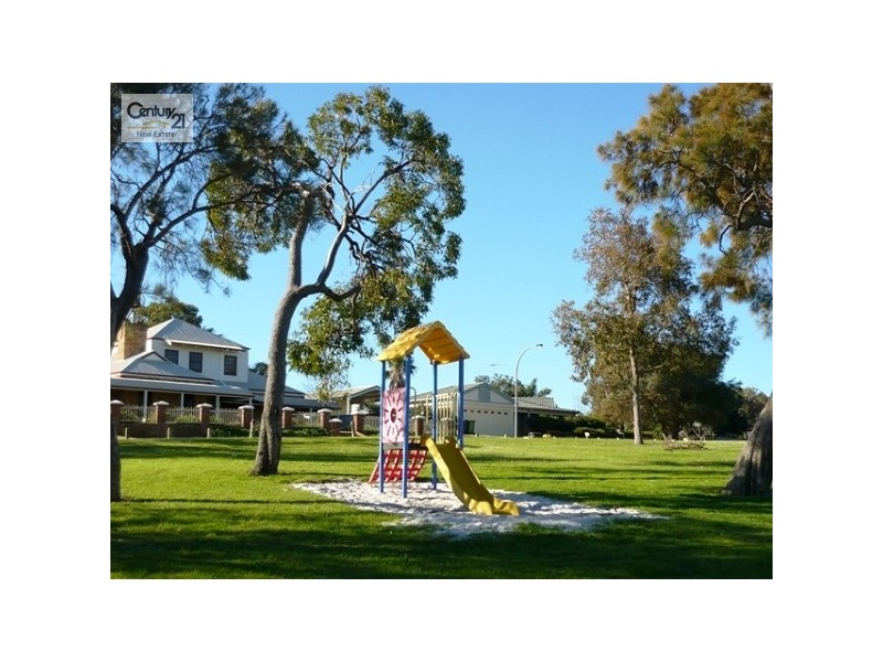 13 Honeysuckle Ramble, Halls Head WA 6210