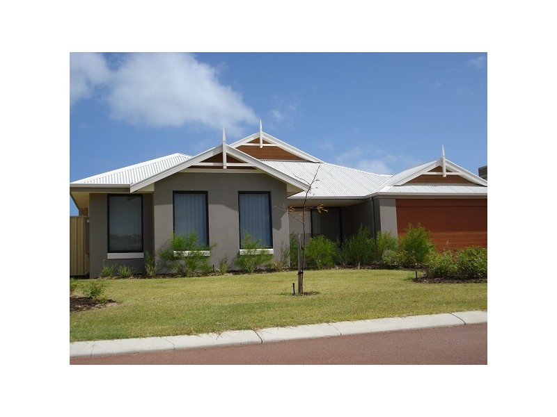 17 Loretta Parkway, Lakelands WA 6210