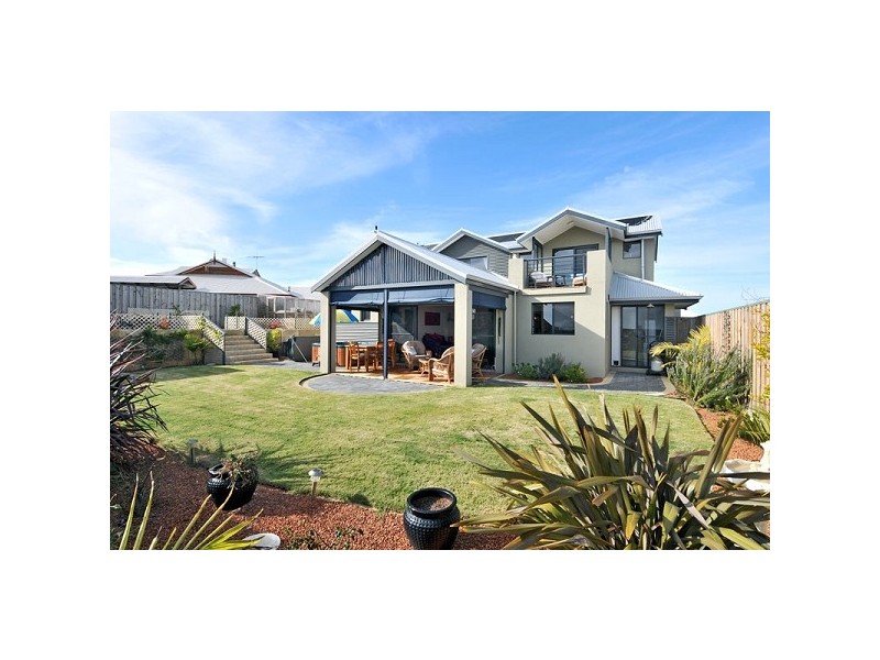 15 Bookleaf Loop, Halls Head WA 6210