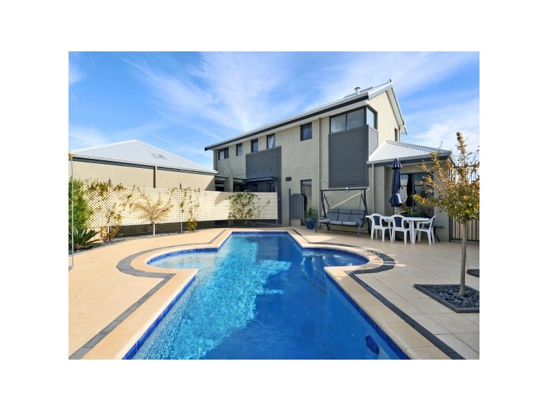 15 Bookleaf Loop, Halls Head WA 6210