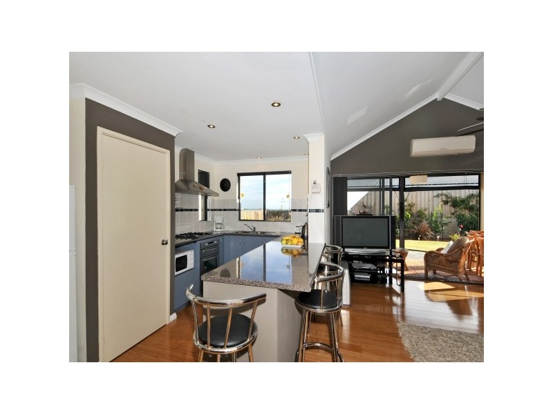 15 Bookleaf Loop, Halls Head WA 6210