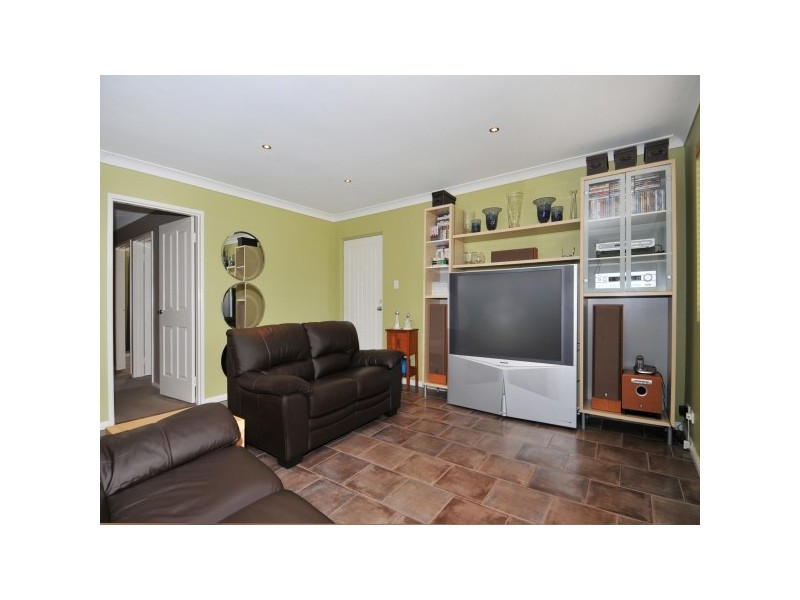 8 Curlew Street, Dudley Park WA 6210