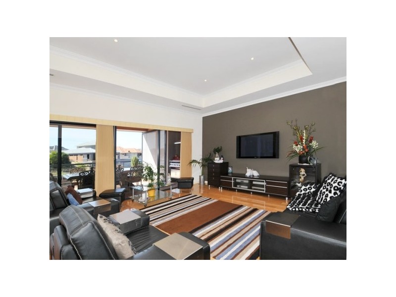 28 Ragamuffin Point, Halls Head WA 6210
