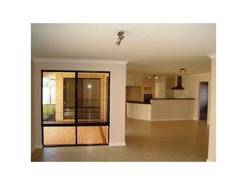 135 Meadow Springs Drive, Meadow Springs WA 6210