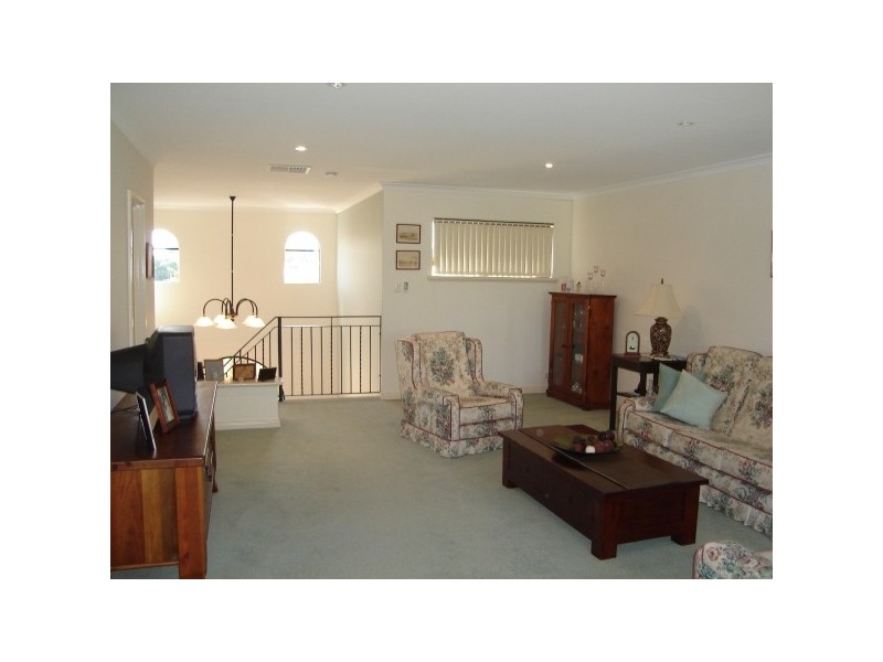 4 Monroe Retreat, Meadow Springs WA 6210