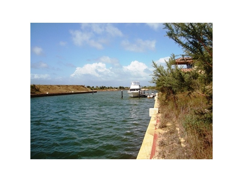 22 Sandpiper Island Retreat, Wannanup WA 6210