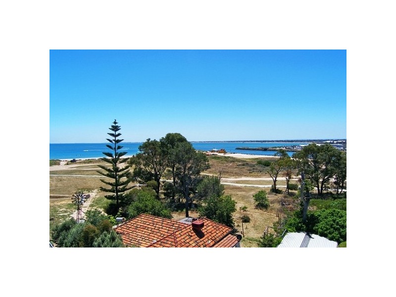 25 Mary Street, Halls Head WA 6210