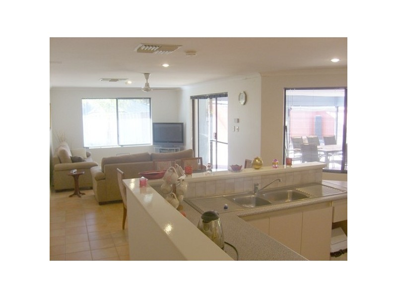 6 Peron Place, San Remo WA 6210