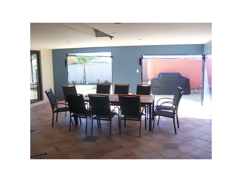 6 Peron Place, San Remo WA 6210