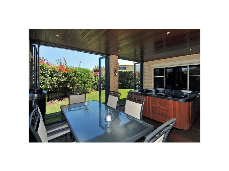 49 Admiralty Crescent, Halls Head WA 6210
