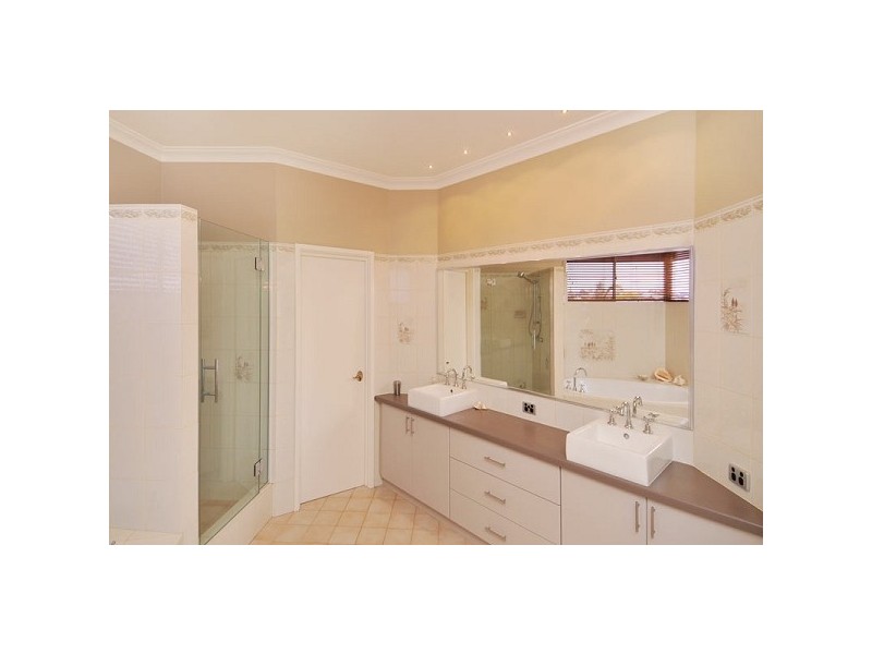 49 Admiralty Crescent, Halls Head WA 6210