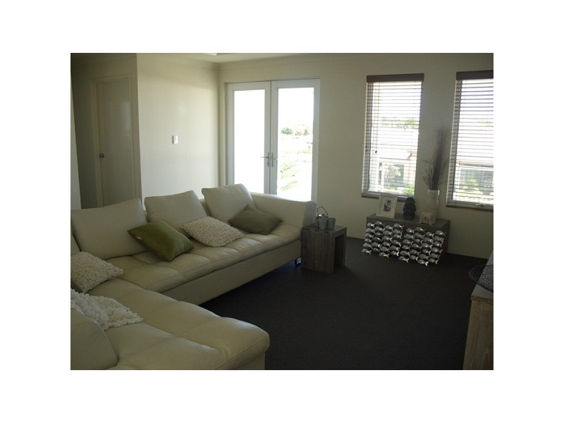 10 Cohen Vista, Lakelands WA 6210