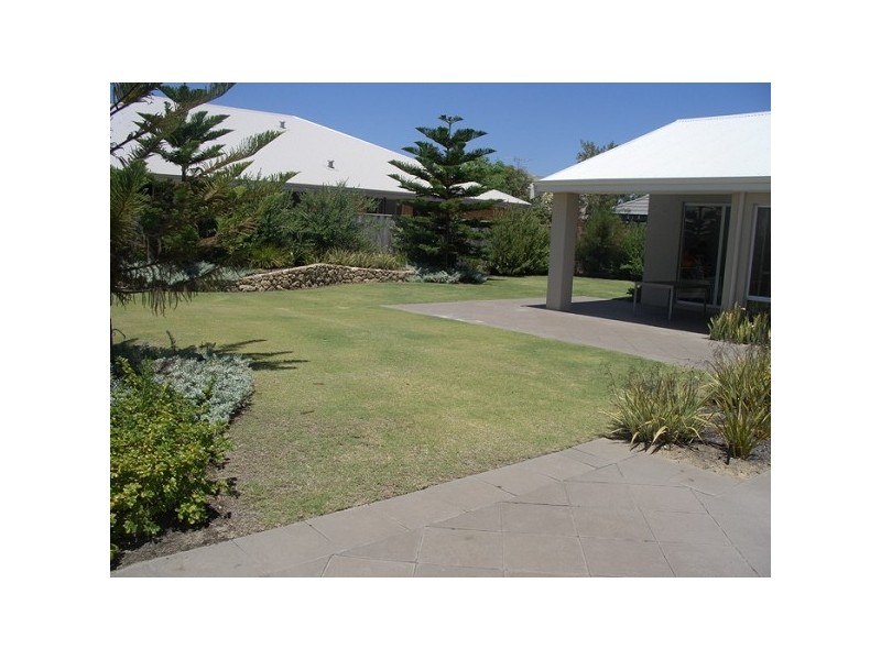 10 Cohen Vista, Lakelands WA 6210