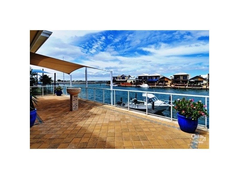 6 Bermuda Place, Halls Head WA 6210