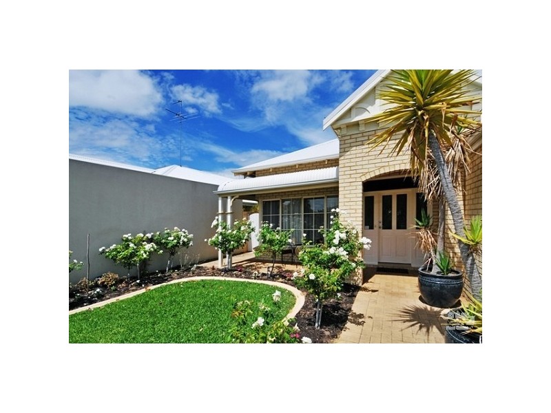 6 Bermuda Place, Halls Head WA 6210