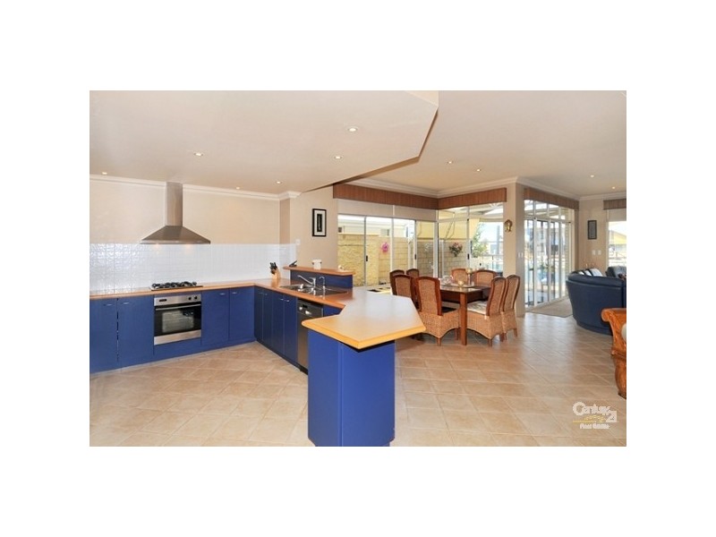 6 Bermuda Place, Halls Head WA 6210