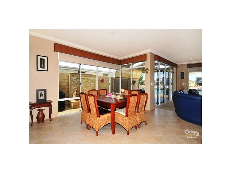6 Bermuda Place, Halls Head WA 6210