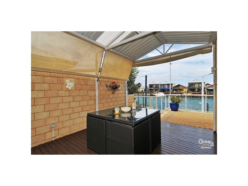 6 Bermuda Place, Halls Head WA 6210