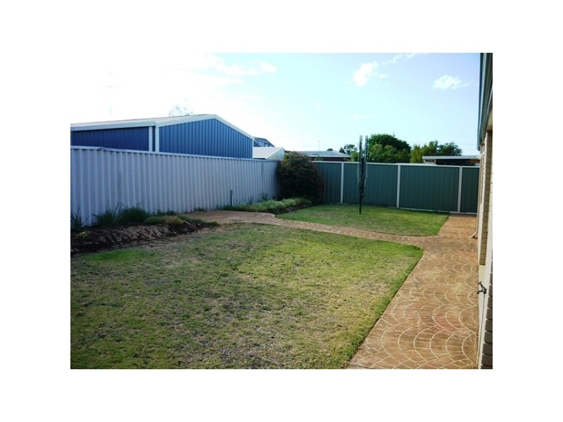 8 Kruger Loop, South Yunderup WA 6208