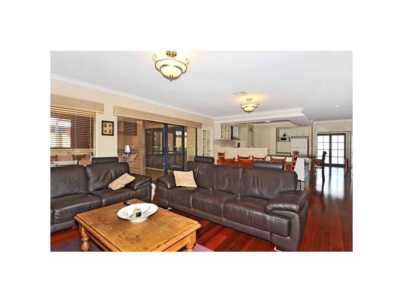 13 Carnarvon Way, Erskine WA 6210