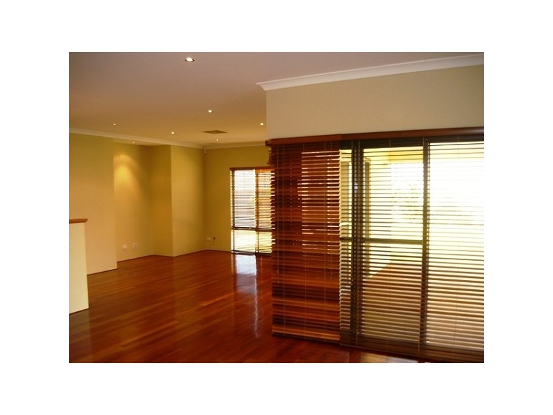 42 Boardwalk Blvd, Halls Head WA 6210