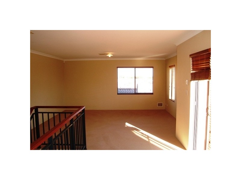 42 Boardwalk Blvd, Halls Head WA 6210