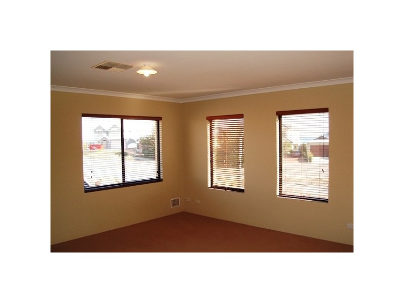 42 Boardwalk Blvd, Halls Head WA 6210