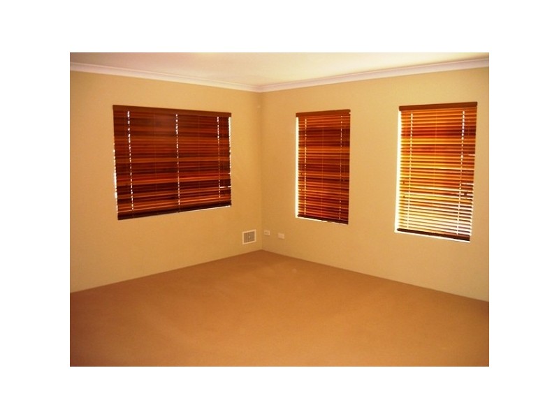 42 Boardwalk Blvd, Halls Head WA 6210