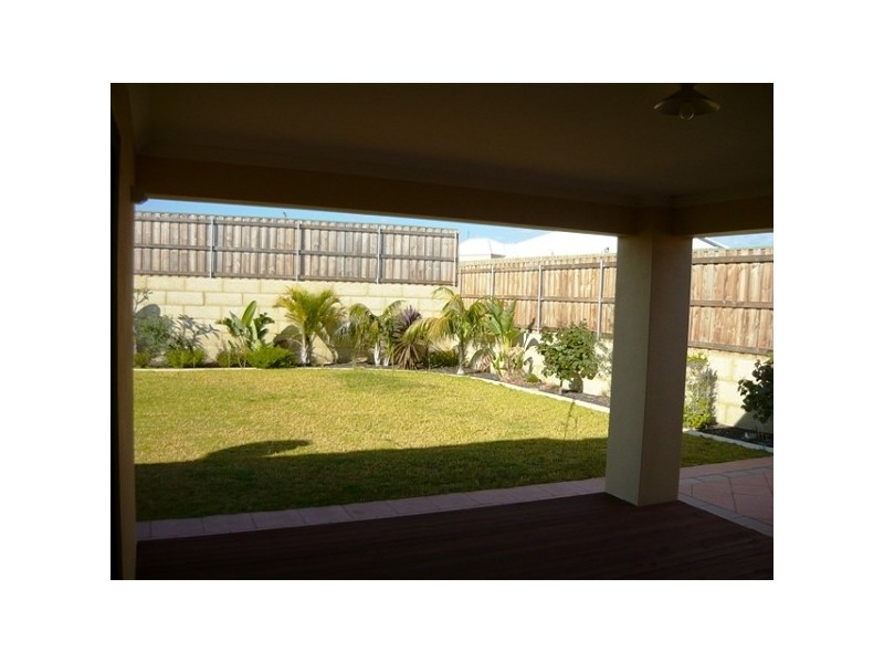 42 Boardwalk Blvd, Halls Head WA 6210