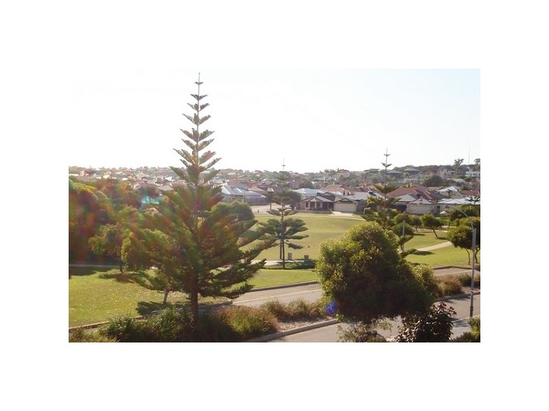 42 Boardwalk Blvd, Halls Head WA 6210